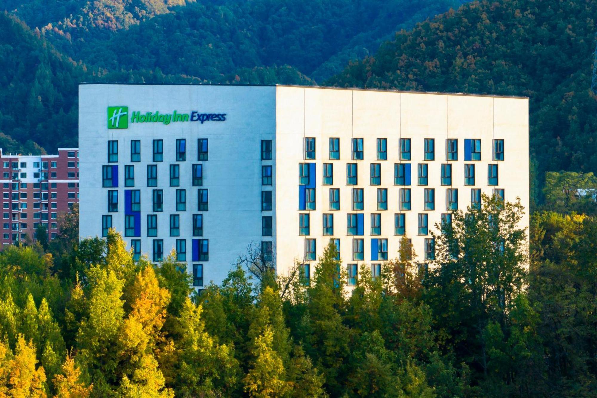 Holiday Inn Express Luanchuan By Ihg Extérieur photo